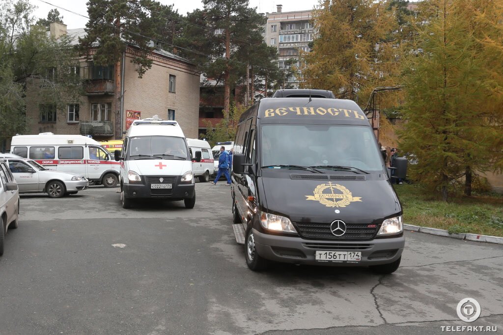 На похоронах фельдшера, погибшего в ДТП, выстроилась колонна машин скорой помощи