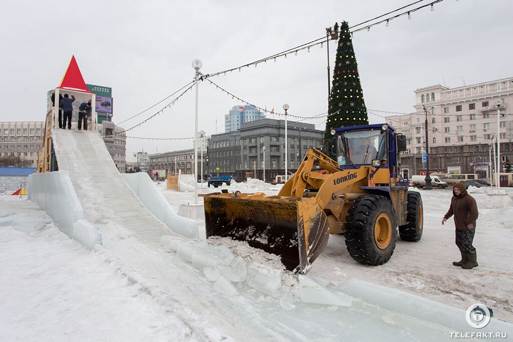 Тефтелев рассказал, когда сломают ледовый городок в центре Челябинска